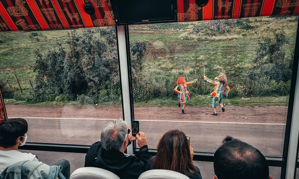 Tour Panorámico Cusco Escénico en Bus 180° con Pisco Sour y Danzas Típicas