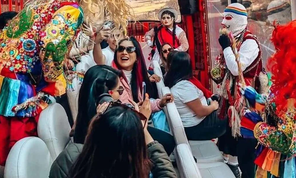Tour Panorámico Cusco Escénico en Bus 180° con Pisco Sour y Danzas Típicas